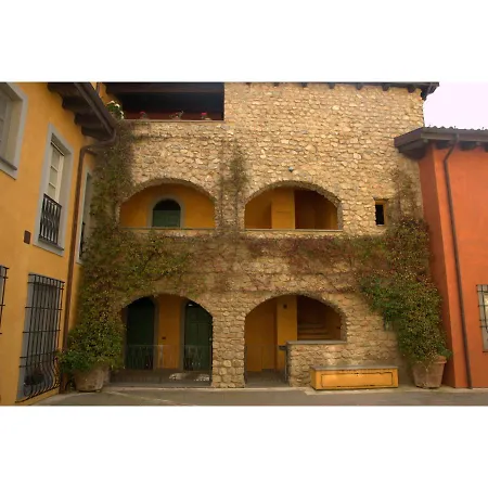 Borgo Vaccareccia Lucrezia Costamala